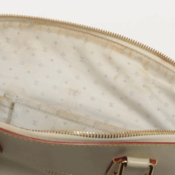 Louis Vuitton Suhali Lockit MM - Ivory With Gold hardware M91874 - Picture 11 of 13